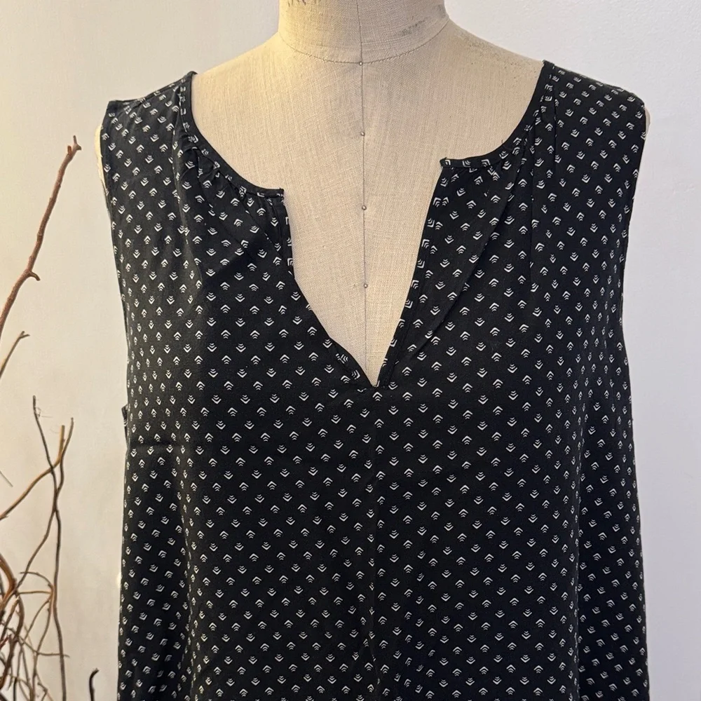 GAP Black and White Patterned Midi Dress - Picture 2 of 6